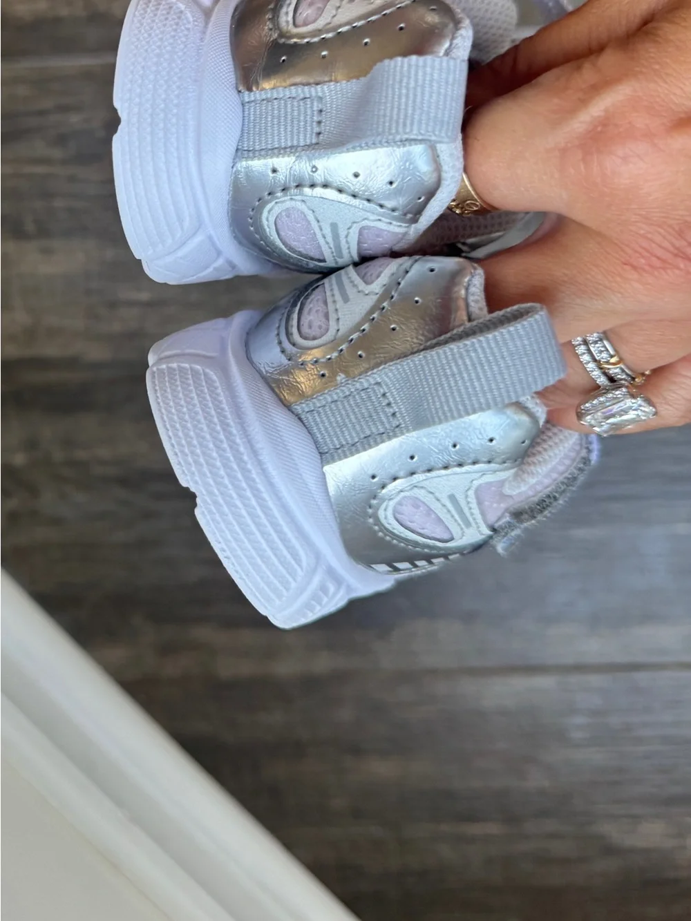 Nike V5 RNR light violet metallic sliver 7c sliver sneakers